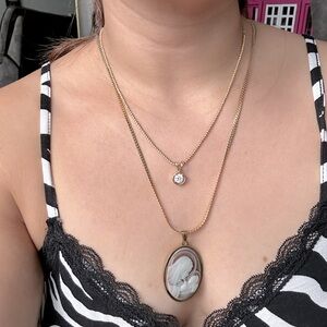 Cameo pendant necklace